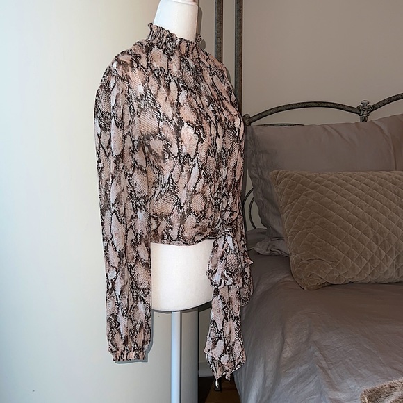IZI NEW YORK Snake Print Top - Picture 11 of 15